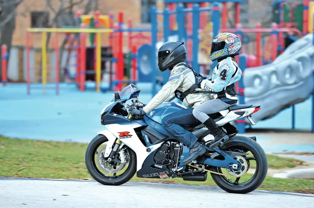 niños acompañante equipacion moto